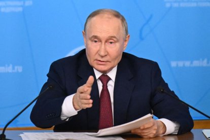 Vladimir Putin durante el discurso televisado que dio el 14 de junio de 2024 anunciando las condiciones para que se produjese un alto el fuego con Ucrania.