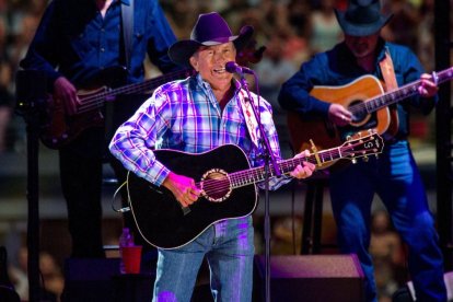 El cantante country George Strait durante el concierto que ofreció en 2014 en Arlington, Texas.