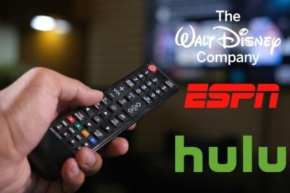 Logos de The Walt Disney Company, ESPN y Hulu junto a un control remoto de un televisor.