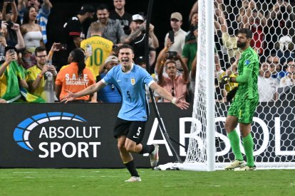 Uruguay's midfielder #05 Manuel Ugarte celebrates after scoring in a penalty shoot-out to win the Conmebol 2024 Copa America tournament quarter-final football match between Uruguay and Brazil at Allegiant Stadium in Las Vegas, Nevada on July 6, 2024. (Photo by Frederic J. Brown / AFP)