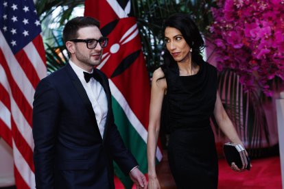 Alex Soros y Huma Abedin