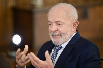 Brazilian President Luiz Inacio Lula da Silva speaks during a media briefing with international news agencies at the Alvorada Palace in Brasilia on July 22, 2024. - Lula da Silva said on July 22, 2024, that he hopes the presidential election in the US would be "as civilized as possible" and that "nothing would be in peril" after the withdrawal of US President Joe Biden from the presidential election race. (Photo by EVARISTO SA / AFP)