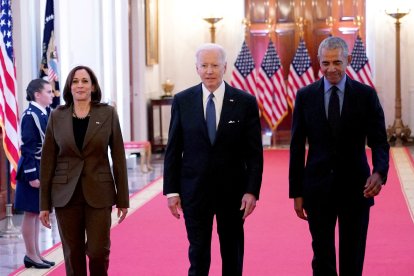 Barack Obama junto con Joe Biden y Kamala Harris