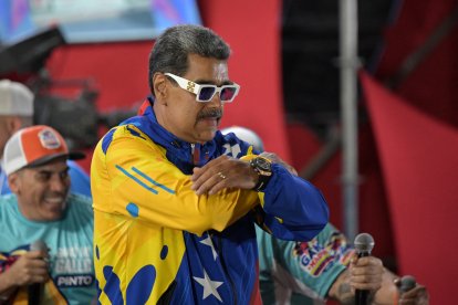 El dictador Nicolás Maduro bromea tras anunciar su victoria en las elecciones venezolanas.