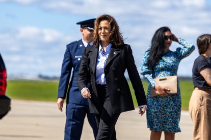 Kamala Harris tras descender del Air Force 2 en una foto de archivo.