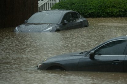 Huracán Helene: Tesla sumergido por el huracán 'Helene'