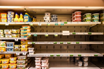 Butter and cheese shelves are seen empty at a supermarket in Miami Beach, Florida on January 13, 2022. The ongoing strains of the coronavirus pandemic have led to sickened workers and staffing shortages for crucial supply-chain functions such as transportation and logistics, which affect the delivery of products and restocking of store shelves. (Photo by CHANDAN KHANNA / AFP)