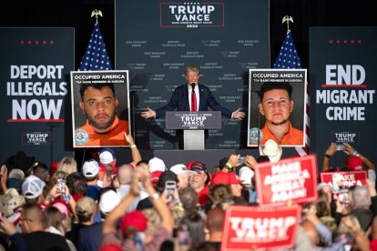 Donald Trump en un mitin sobre inmigración y delincuencia desde Aurora, Colorado.