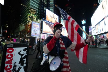 Un seguidor de Donald Trump en Times Square, NYC