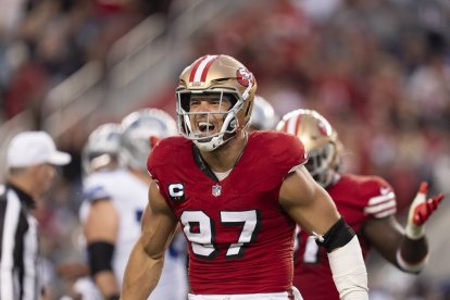 Nick Bosa, durante un juego con los San Francisco 49ers