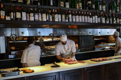 Un chef del restaurante Don Julio en Palermo, Buenos Aires