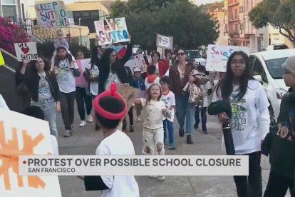 Padres protestan el plan del Distrito Escolar Unificado de San Francisco de cerrar Sutro