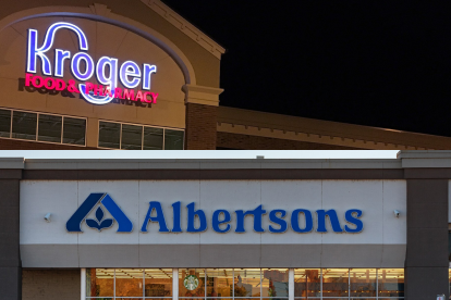 Establecimientos de Kroger y Albertsons en dos imágenes distintas contrapuestas