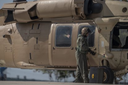 Un helicóptero de las FDI