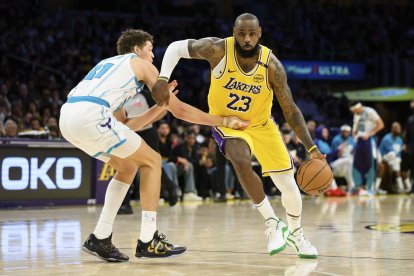 LeBron James, frente a los Charlotte Hornets