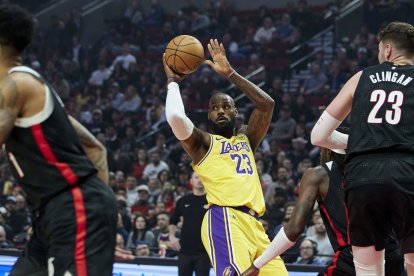 LeBron James, frente a los Blazers