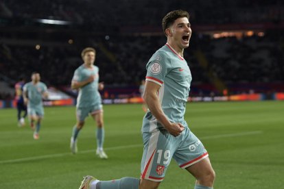 Julíán Álvarez celebra el primer gol del Atlético de Madrid