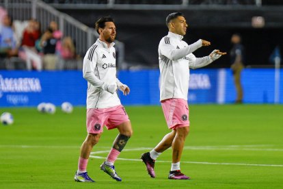 El delantero argentino del Inter Miami #10 Lionel Messi y el delantero uruguayo del Inter Miami CF Luis Suárez #9