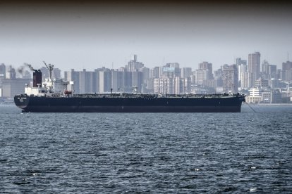 Un buque petrolero en el Lago de Maracaibo