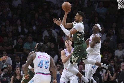 Giannis Antetokounmpo ante los Heat
