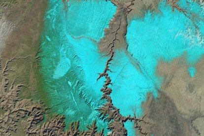 Arizona, EEUU

ETCHED like scars across the face of the earth, these are some of the planet's largest canyons as seen from space. Across every continent rivers have carved out these huge valleys through millions of years of erosion. Perhaps the most famous of all is Arizona's Grand Canyon, running 446km long and measuring 1800m at its deepest - but the others are every bit as impressive The Indus Gorge, flanked by the Himalayan mountains, is more than 7000m deep from the river bed to peak and is regarded by many as the deepest canyon on earth.

PHOTOGRAPH BY Science Photo Library / Barcroft Media 

UK Office, London.
T +44 845 370 2233
W www.barcroftmedia.com

USA Office, New York City.
T +1 212 796 2458
W www.barcroftusa.com

Indian Office, Delhi.
T +91 11 4053 2429
W www.barcroftindia.com *** Local Caption *** 01844384