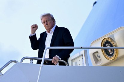 Trump en el Air Force One/ Mandel Ngan