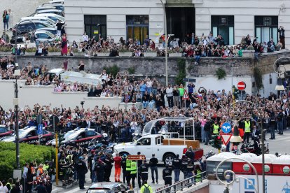 The coffin with the body of Pope Francis being carried in a truck to Santa Maria Maggiore.