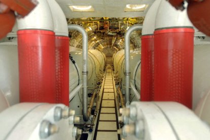 Picture of tanks of a 747 Boeing supertanker set by US Evergreen International Airlines.