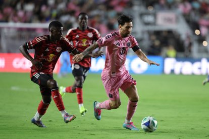 Messi ataca durante la goleada a los Red Bulls