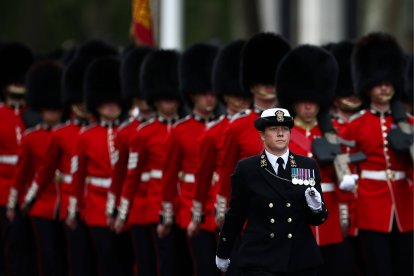 Miembros de la Guardia de Granaderos durante el desfile militar