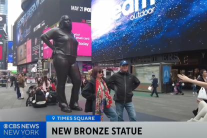 La estatua en el Times Square