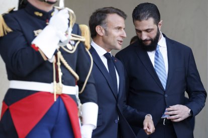 Emmanuel Macron y el presidente sirio Ahmed al-Sharaa