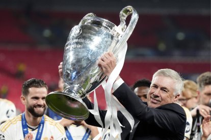 Carlo Ancelotti, con el título de la Champions League