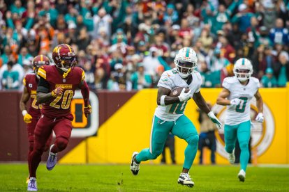 Los Commanders, frente a los Dolphins en la temporada 2023-2024