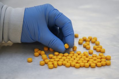 Pastillas de fentanilo analizadas en un laboratorio de la DEA
