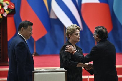 Gustavo Petro saluda a Xi Jinping y Dilma Rousseff