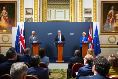 El presidente del Consejo Europeo, Antonio Costa, el primer ministro británico, Keir Starmer, y la presidenta de la Comisión Europea, Ursula von der Leyen
