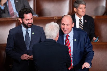 Mike Lawler conversa con Nick Langworthy en el Congreso/ Bill Clark