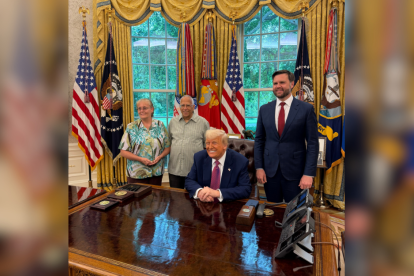 Louis Prevost, hermano del papa, junto a Donald Trump