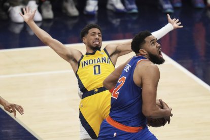 Tyrese Haliburton y Karl-Anthony Towns