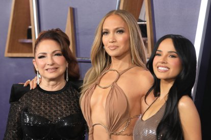 Gloria Estefan, Jennifer Lopez y Becky G en los American Music Awards 2025