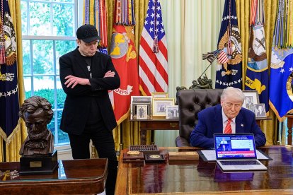 Musk y Trump en el Salón Oval/ Molly Riley