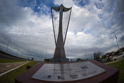 Vista del monumento al arpa paraguayo en Asunción el 3 de diciembre de 2024