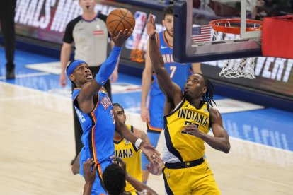 Gilgeous-Alexander anota frente a los Pacers en las Finales de la NBA