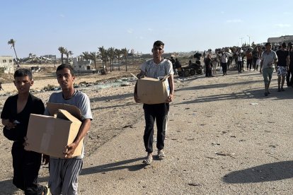 Palestinians carry humanitarian aid in Gaza