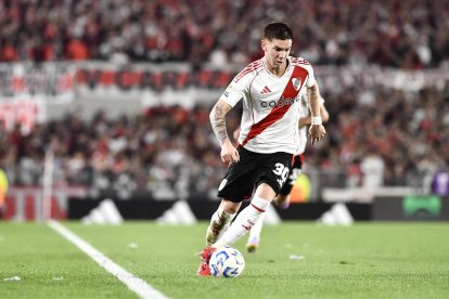 Franco Mastantuono, durante un partido con el River Plate