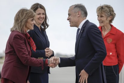 Mark Carney, Jyoti Gondek y Danielle Smith