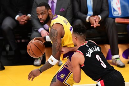 LeBron James de Los Angeles Lakers durante un partido