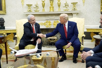 Donald Trump y Benjamin Netanyahu en la Oficina Oval