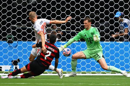 Manuel Neuer realiza una gran atajada contra el Flamengo